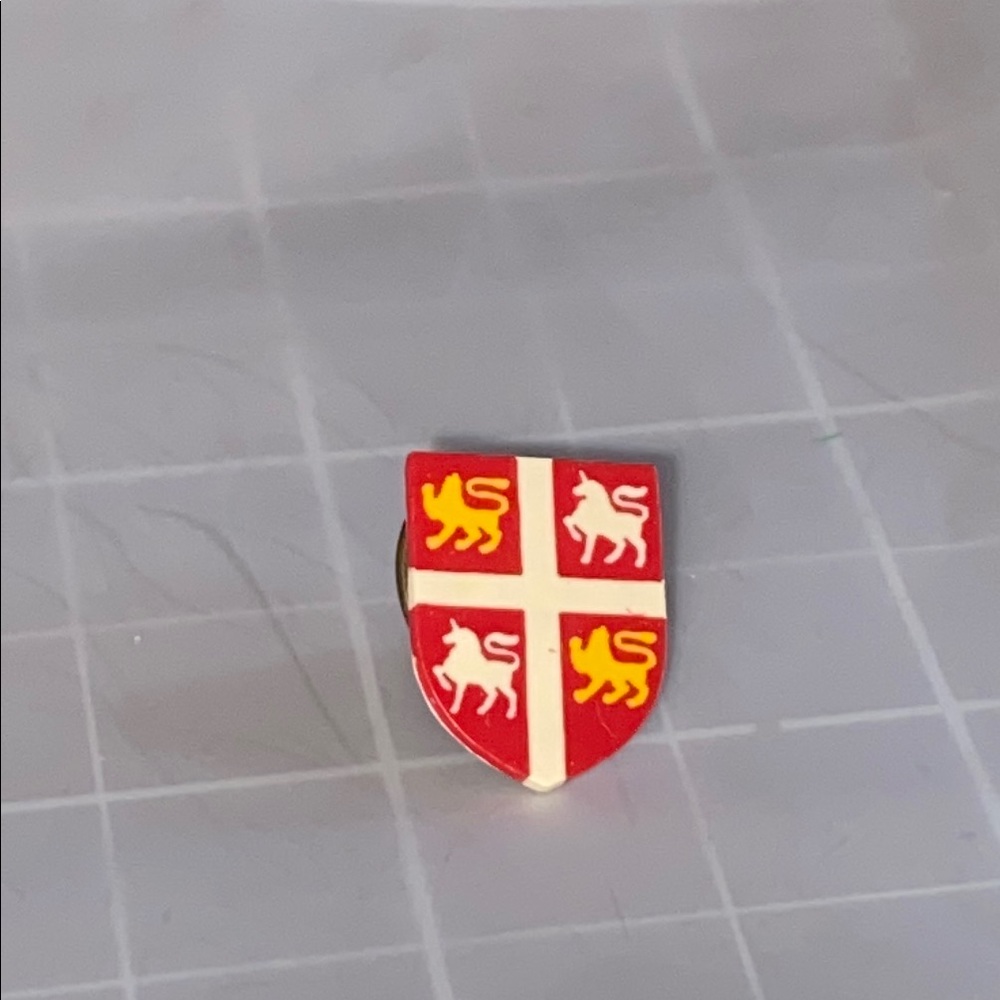 Canadian Provincial Shield/Emblem pin. Newfoundland and Labrador